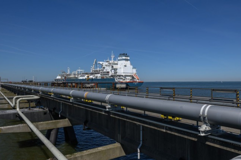 Mỹ cảnh báo chuyển hướng xuất khẩu LNG khỏi EU