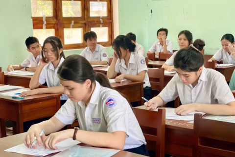 Đề xuất phạt tới 50 triệu với hành vi lôi kéo học sinh học thêm sai quy định