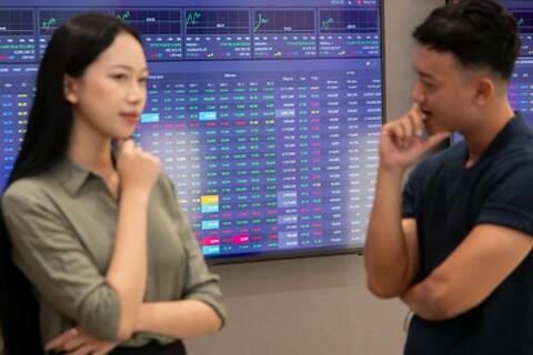 VN-Index mất hơn 100 điểm tuần qua: Tiếp tục kiểm định vùng hỗ trợ 1.650