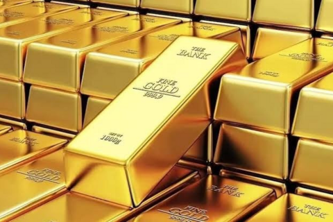 Vàng và bạc giảm giá trước áp lực tăng lãi suất