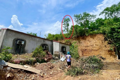 Nhà nứt vì sạt lở, hộ dân ở Thanh Hóa chưa thể xử lý do vướng cột điện