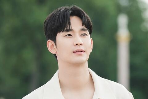 Kim Soo Hyun gây chú ý với diện mạo mới, rạng rỡ trên tạp chí Indonesia sau ồn ào