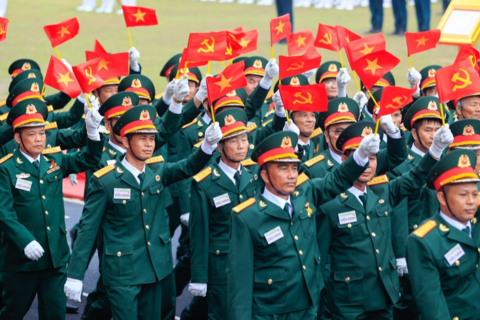 Sĩ quan nghỉ hưu trước hạn tuổi được trợ cấp 5 tháng lương cho mỗi năm