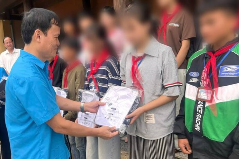 LĐLĐ tỉnh Tuyên Quang chăm lo cho học sinh vùng cao trước thềm khai giảng