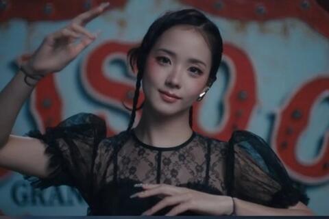 Jisoo (Blackpink) đứng đầu 2 bảng xếp hạng với “Click”