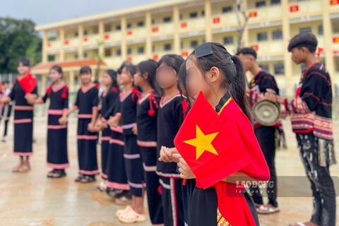 Giáo dục 24h: Một địa phương quy trách nhiệm Chủ tịch cấp xã nếu để học sinh thiếu sách vở
