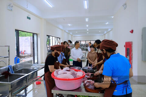 Lào Cai tăng kiểm soát bữa ăn học sinh, không chọn nhà cung cấp chỉ vì giá thấp