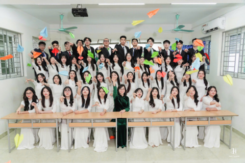 Một lớp chuyên Nga - Hàn có 17 học sinh nhận học bổng du học