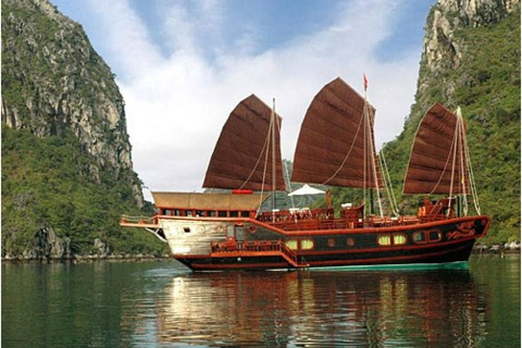Quảng Ninh: Một doanh nghiệp đầu tư đóng mới tàu lưu trú sử dụng công nghệ động lực hybrid