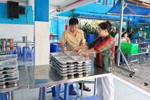 Giáo dục 24h: Trường học công khai bữa ăn hàng ngày để phụ huynh giám sát