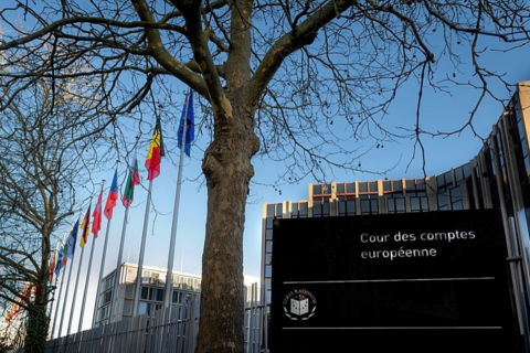EU đối mặt núi nợ 1.000 tỷ euro