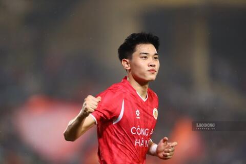 Tiền đạo Đình Bắc chấn thương