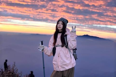 Nữ phượt thủ 20 tuổi vượt gần 300km, lần đầu trekking chinh phục Tà Chì Nhù