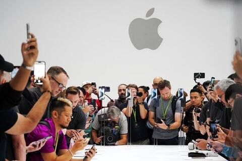 Apple chuẩn bị thay đổi lớn tại cửa hàng, hé lộ loạt máy Mac mới