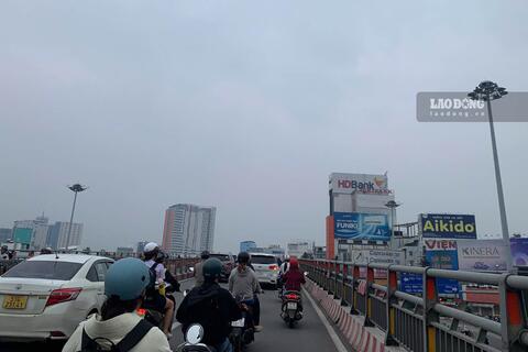 Bầu trời TPHCM sáng 23.10 mù mịt, chỉ số không khí chạm mức đỏ