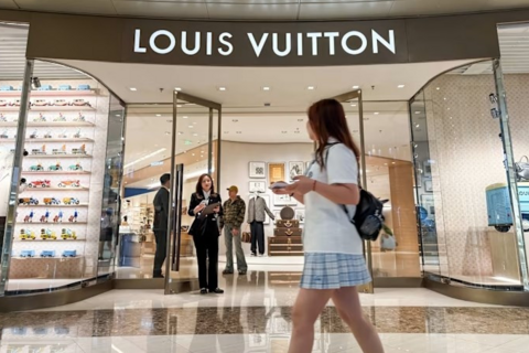 Sức mua của khách Trung Quốc suy giảm: Doanh thu của LVMH, Hermès và Gucci lao dốc