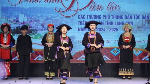<a href="/van-hoa" title="Văn hóa" rel="dofollow">Văn hóa</a>