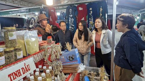 <a href="/so-hoa" title="Số hóa" rel="dofollow">Số hóa</a>