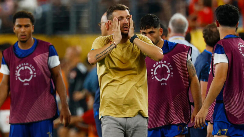 Thua đội bóng của Messi, huấn luyện viên Club World Cup mất việc