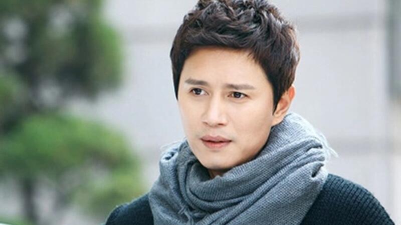 Cuộc sống của tài tử từng có mối tình với Song Hye Kyo