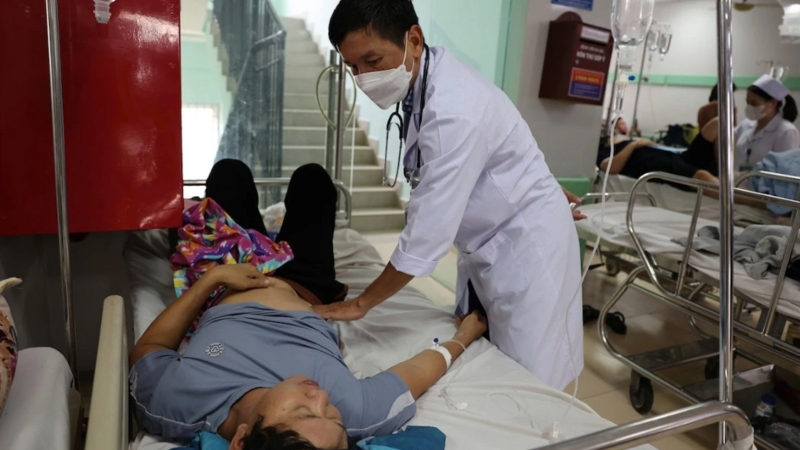 Gần 100 người nghi ngộ độc sau khi ăn bánh mì ở TP Hồ Chí Minh