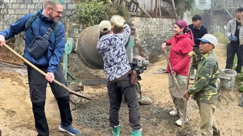 Bí thư Tỉnh ủy Lào Cai khen Sa Pa làm đường vượt tiến độ