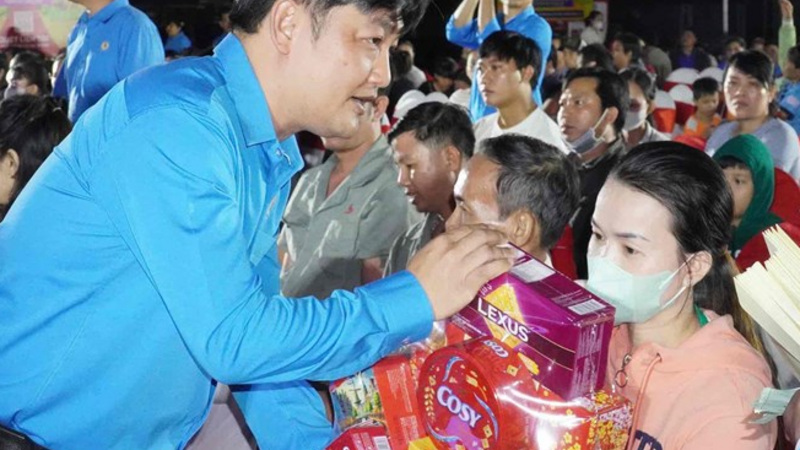 Trao quà Tết sum vầy cho 200 gia đình công nhân khó khăn ở Đồng Nai