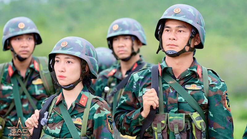 Hòa Minzy và loạt ảnh chưa từng công bố với bạn trai Đại úy thời "Sao nhập ngũ"