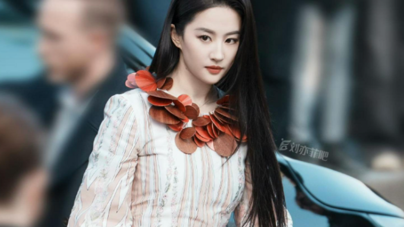 Lưu Diệc Phi mang về 8 triệu USD trong 48 tiếng tại Tuần lễ thời trang Paris