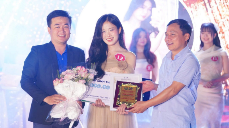 Tôn vinh sắc đẹp, trí tuệ nữ sinh ngành Y - Dược ở Quảng Trị