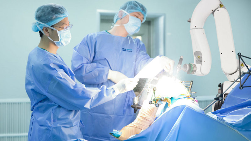 Việt Nam lần đầu có Robot AI chủ động hoàn toàn kỹ thuật quan trọng trong thay khớp