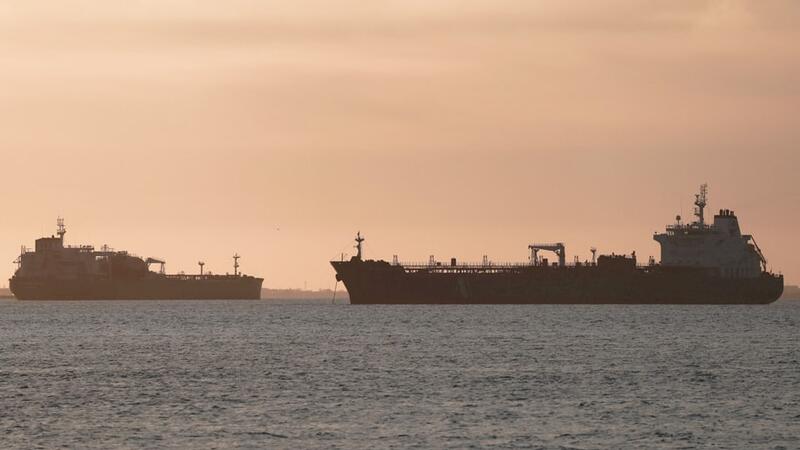 Vận tải qua eo biển Hormuz gặp khó khăn: Thúc đẩy các phương án vận chuyển mới