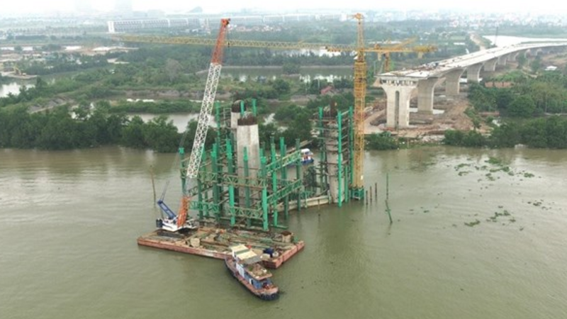 Thi công ngày đêm trên công trường dự án cầu dây văng rộng nhất Hải Phòng