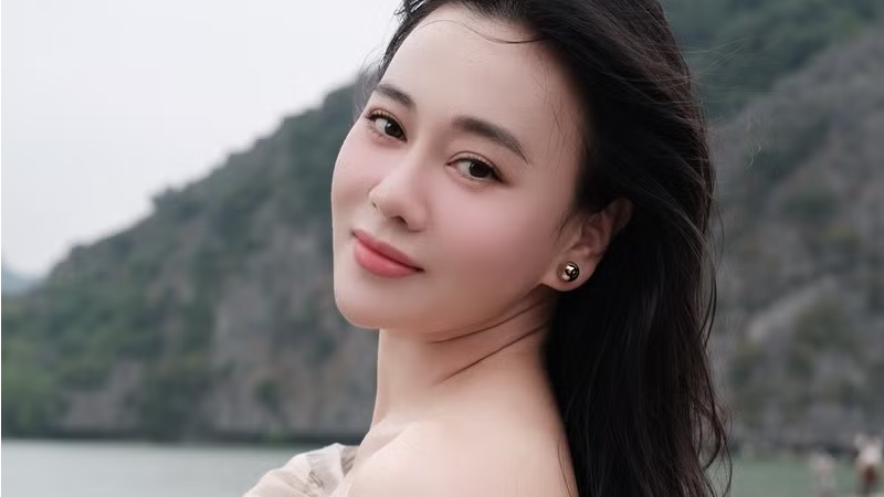 Phương Oanh xuất hiện trầm lặng bên hai con sau biến cố gia đình