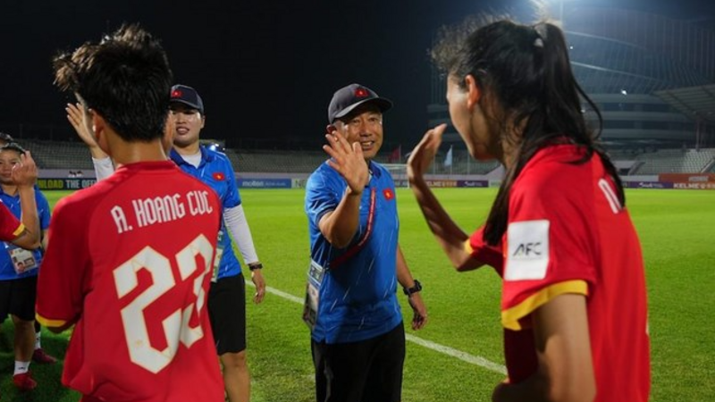 HLV Okiyama nói về khả năng đi tiếp của U20 nữ Việt Nam