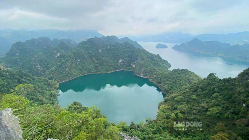 Khách quốc tế khen hồ nước biếc ở Phú Thọ đẹp không kém trời Tây