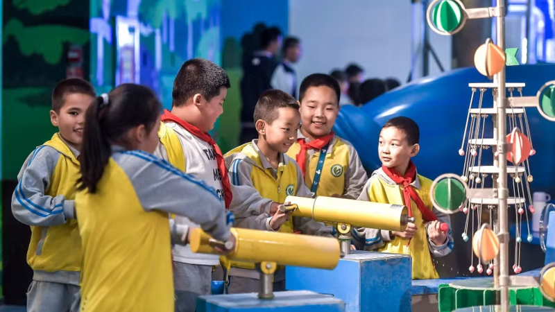 Trung Quốc lùi giờ học: Giảm áp lực cho học sinh