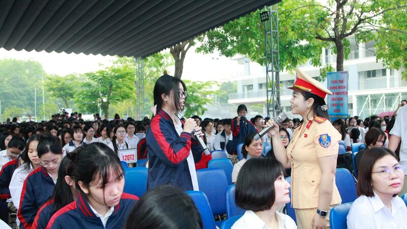 Hà Nội: Xây dựng văn hoá giao thông trong học đường