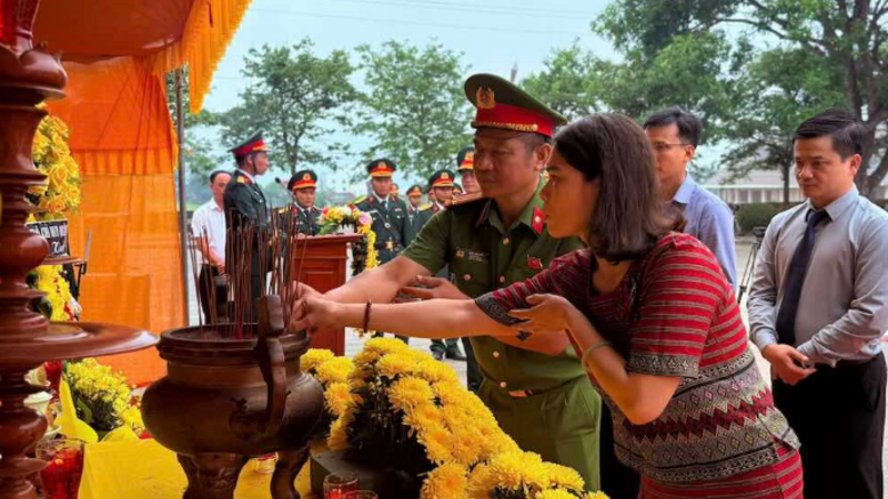 An táng 8 hài cốt liệt sĩ tại Khe Sanh