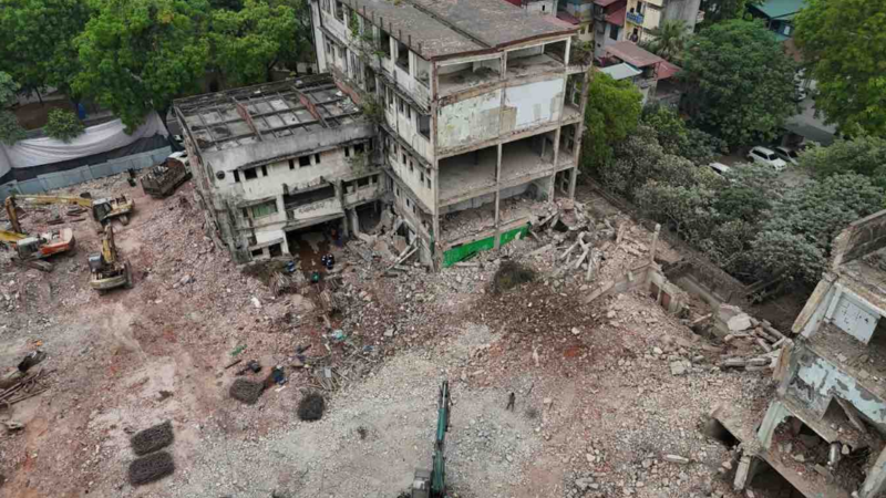 Tháo dỡ tổ hợp giải trí nổi tiếng một thời của giới trẻ Hà Nội