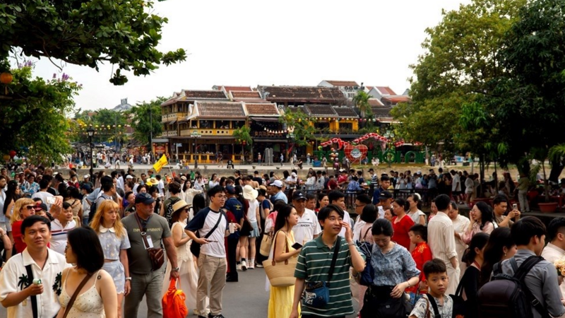 Điểm tin du lịch 5.5: 12 triệu lượt khách dịp nghỉ lễ, 8,8 triệu khách quốc tế trong 4 tháng đầu năm