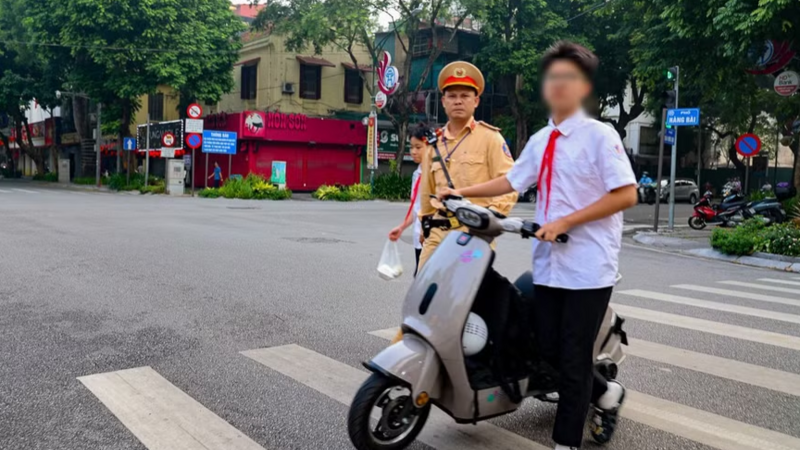 Hà Nội: Gần 1.700 trường hợp học sinh vi phạm giao thông bị xử lý
