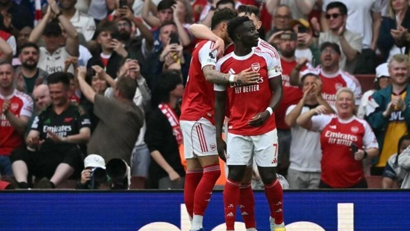 Arsenal tiến gần ngôi vô địch Premier League