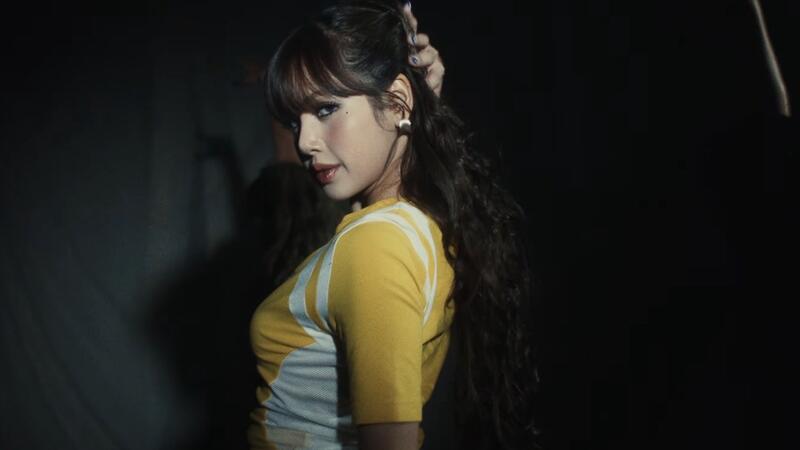 Lisa (Blackpink) bắn rap, khoe vũ đạo trong MV cổ vũ World Cup