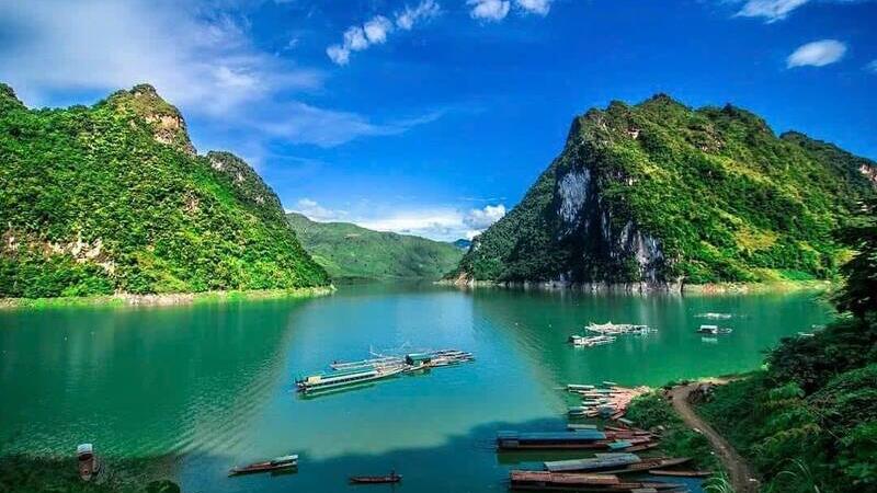 Du lịch Tây Bắc, khám phá vẻ đẹp hoang sơ vùng lòng hồ Tủa Thàng