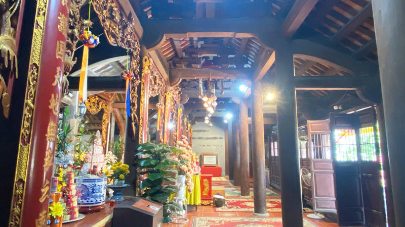 Độc đáo ngôi chùa tọa lạc bên sườn núi hình con rùa ở Quảng Ninh