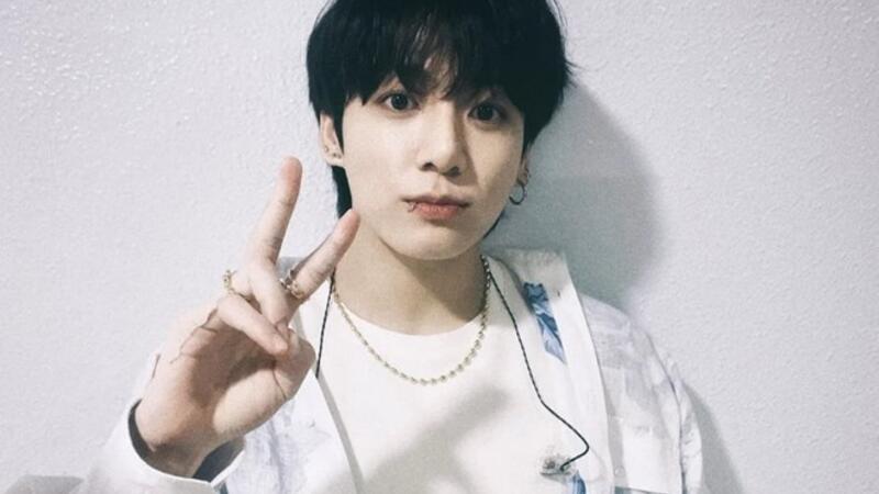 Jungkook gặp chấn thương