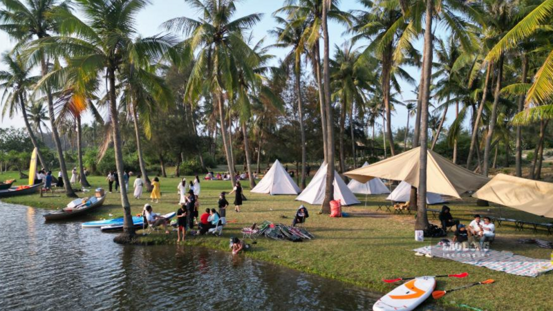 Điểm đến mới của dân mê cắm trại, chèo SUP ở Quảng Ngãi