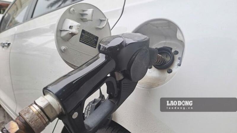 Giá xăng dầu hôm nay 12.8: Lên mức cao nhất 1 tuần