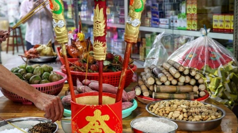 Tháng 7 âm lịch, cúng gia tiên trước hay cúng cô hồn trước